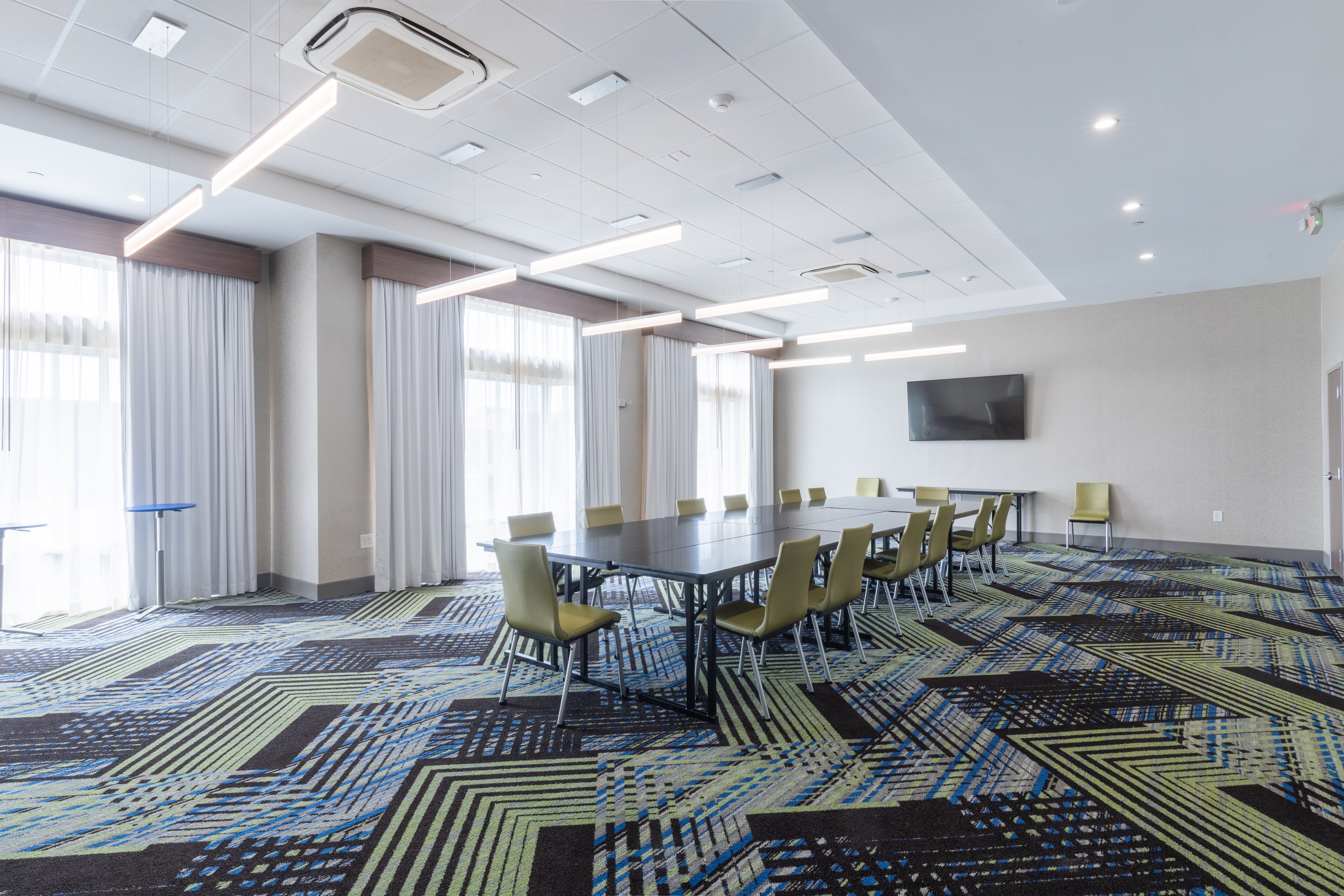 Holiday Inn Express & Suites Columbia Downtown – The Vista 52/60