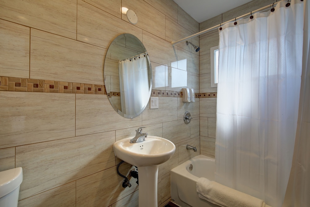 Tradewinds Allsuites Hotel 31/33