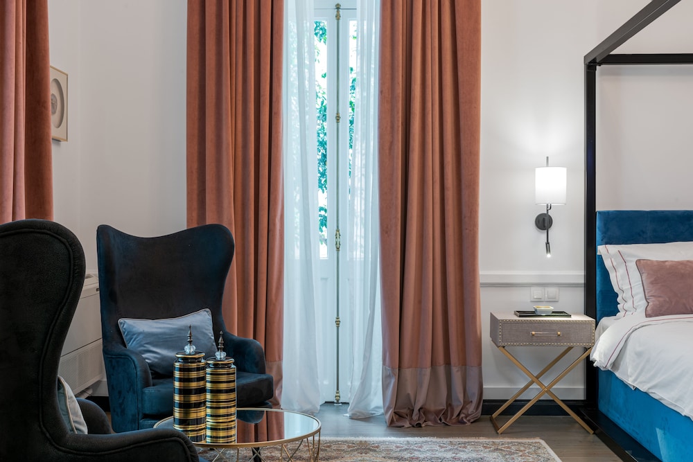 2Mazi Suites 43/47