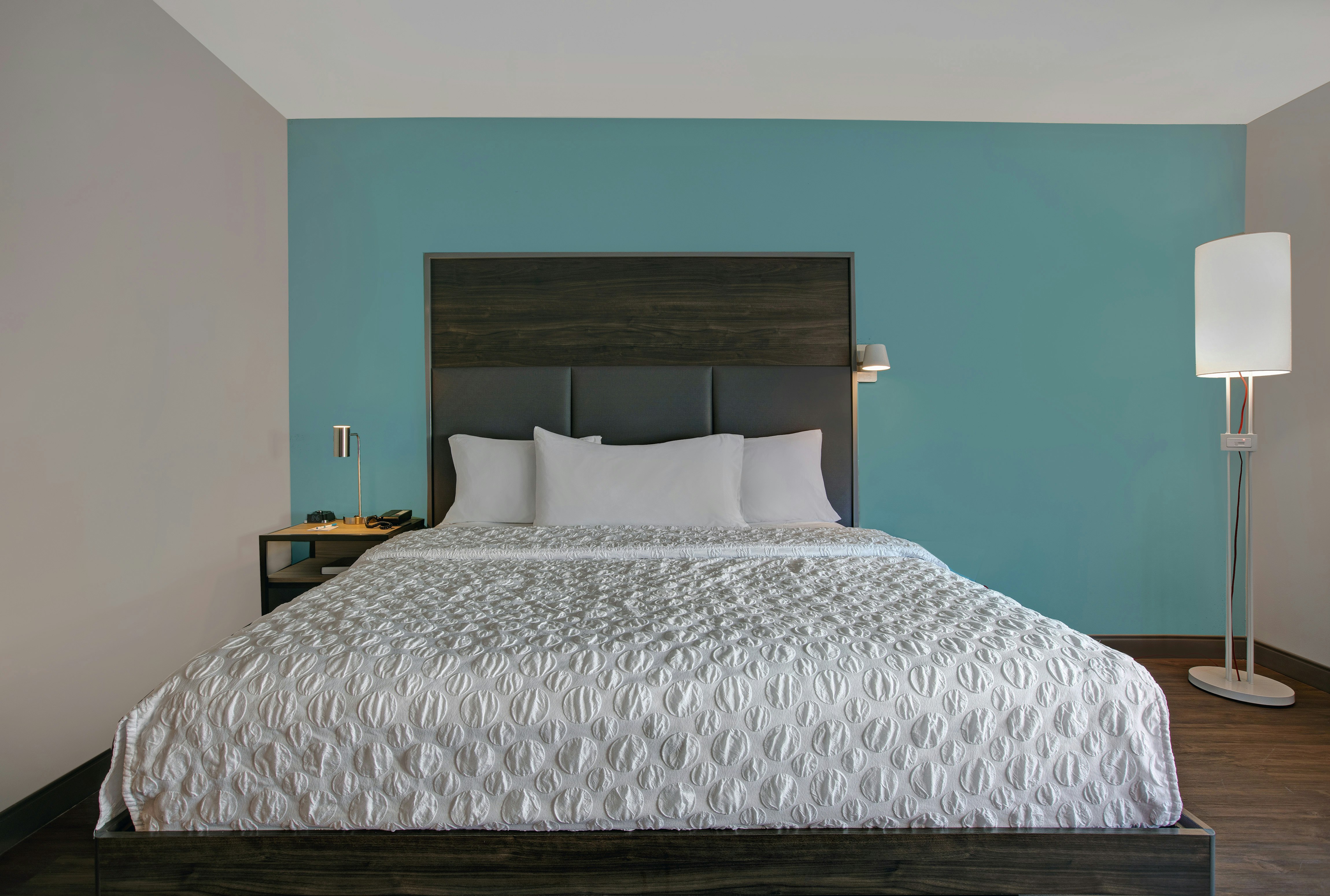 ROOM, KING BED