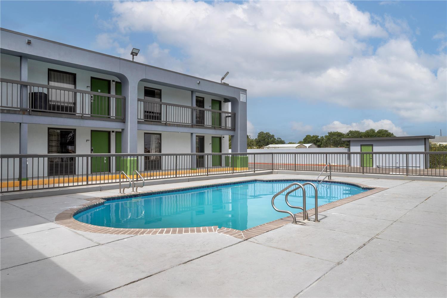 Days Inn by Wyndham Victoria TX East 2/7