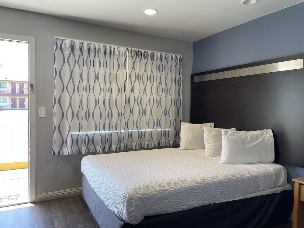 Standard, King Bed