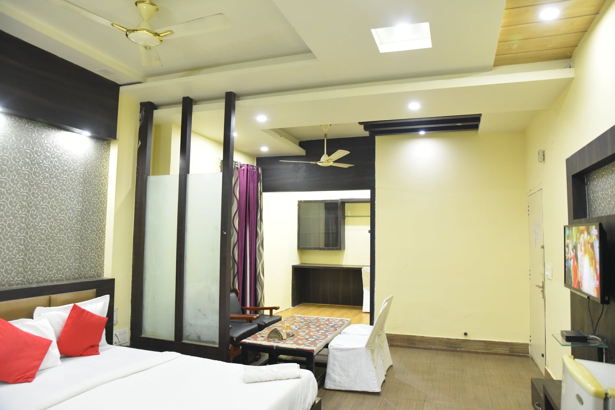 SUPERIOR, KING BED, CITY VIEW