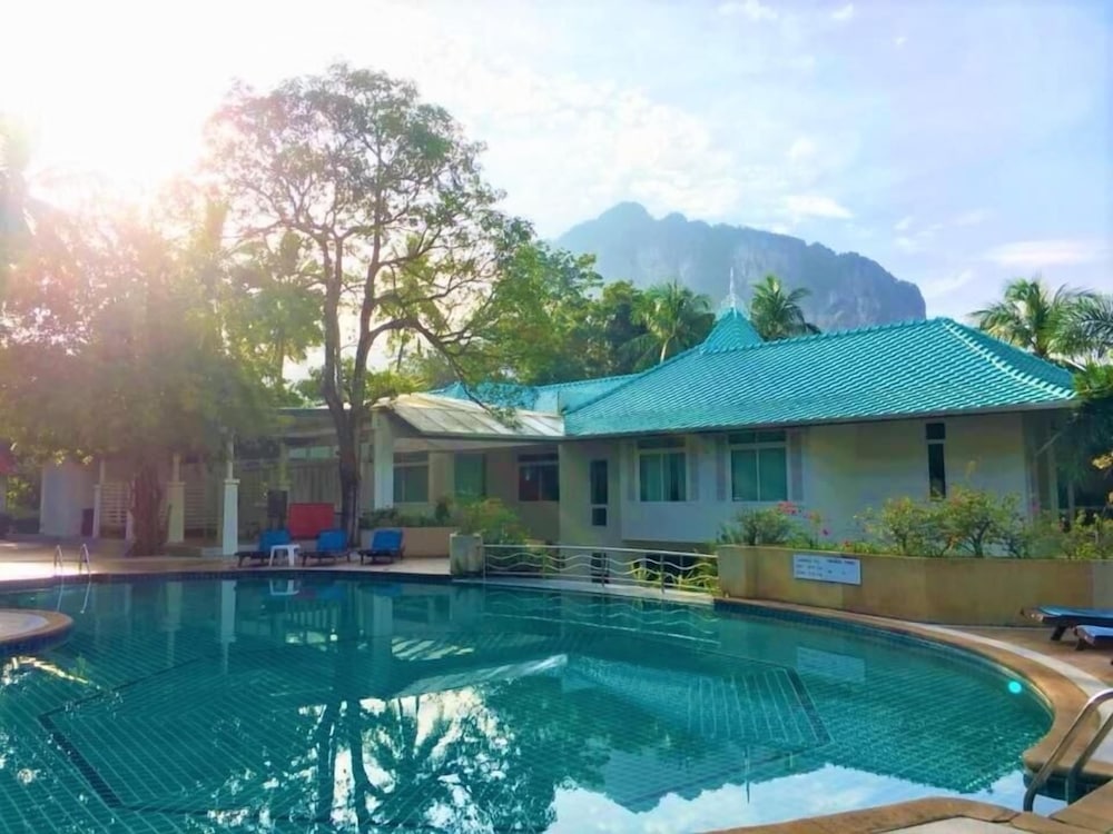 Wake Up Aonang Hotel in KRABI