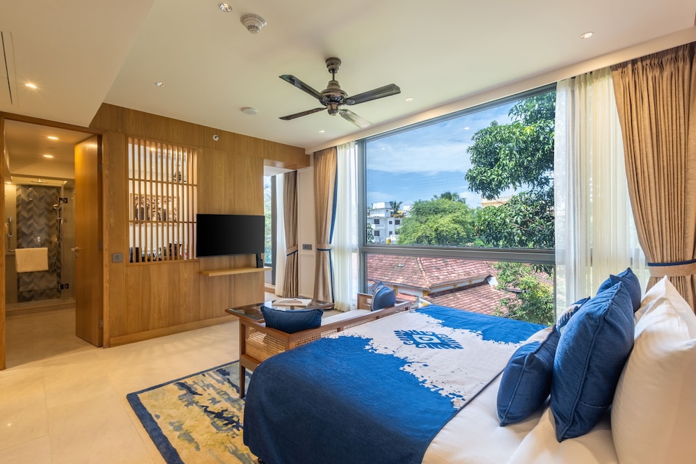 STUDIO, SUITE, POOL VIEW