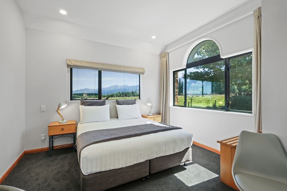 2 Bedrooms, Family Suite, Family, Apartment, 1 King and 4 Single Beds, Kitchen