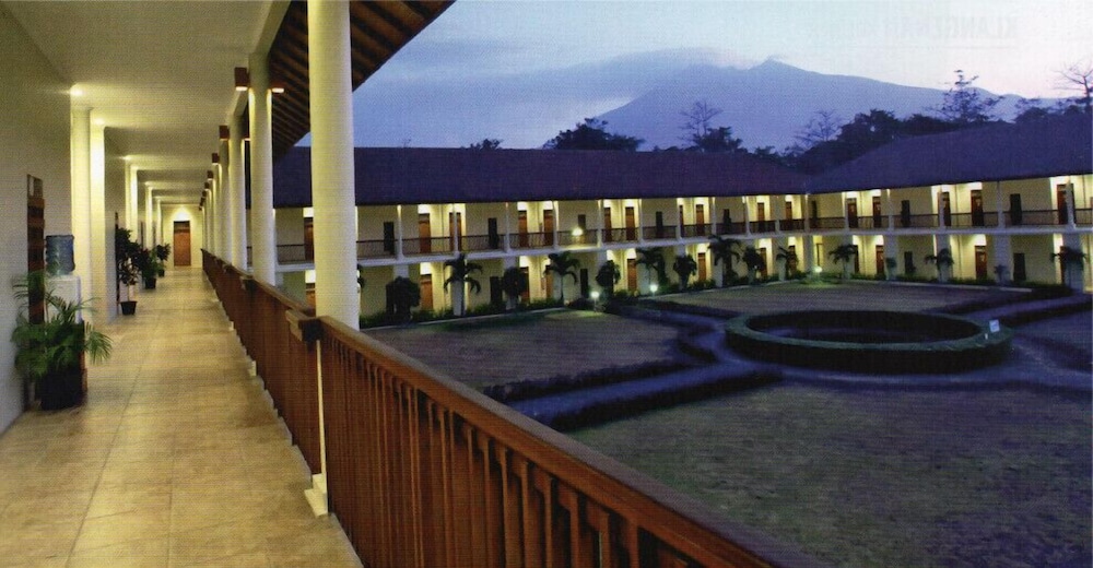 D Emmerick Salib Putih Hotel Salatiga 18/48
