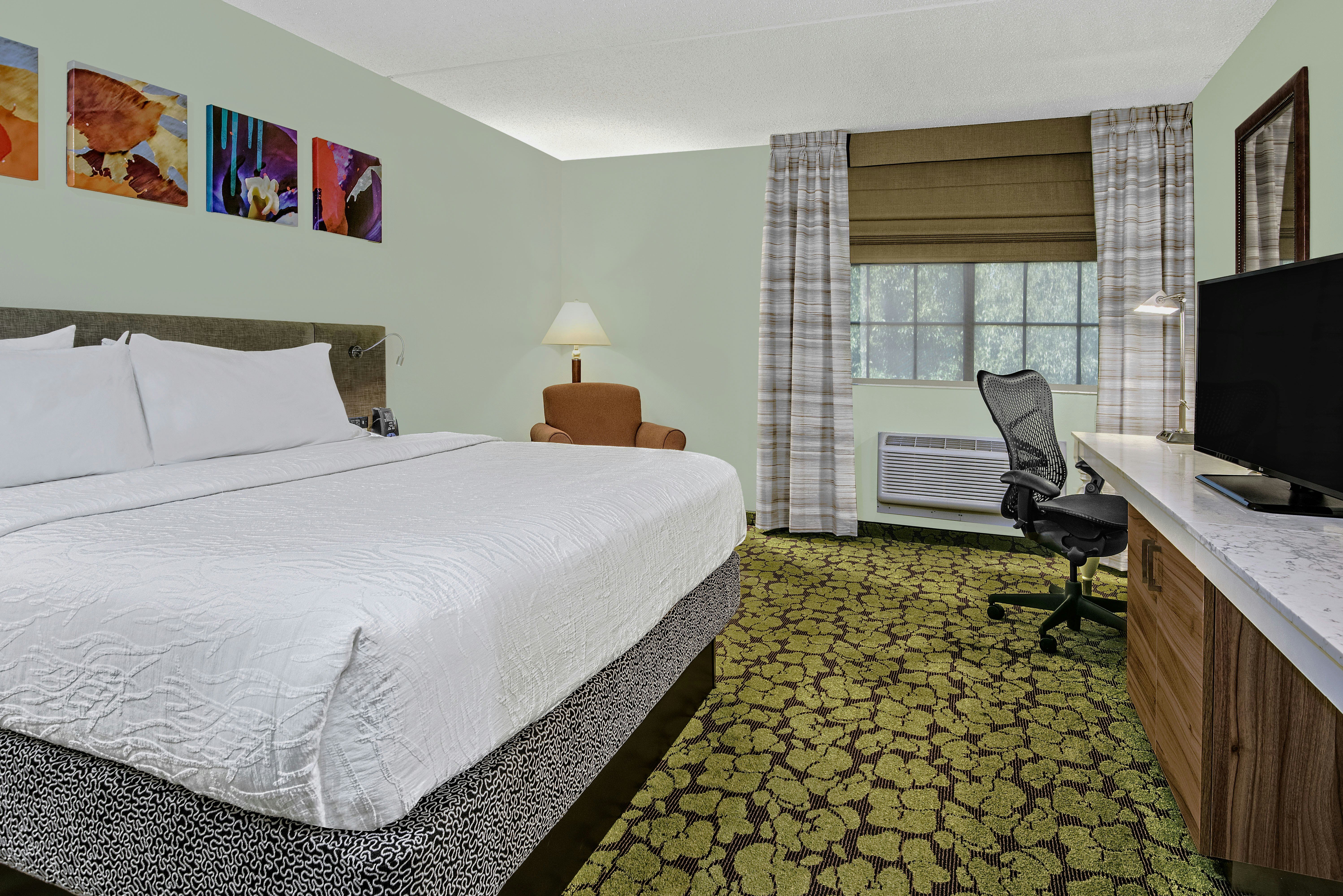 ROOM, KING BED, JETTED TUB