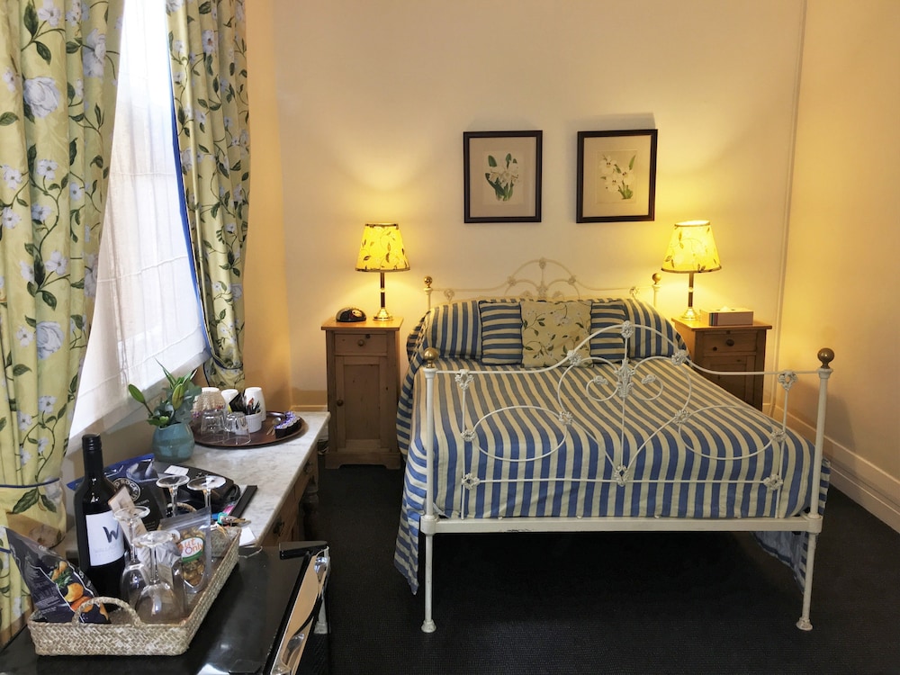 The Russell Boutique Hotel 3/67