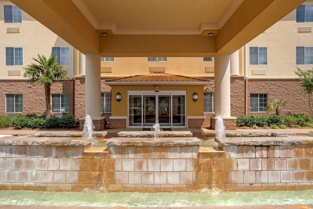 Comfort Suites Alexandria North 7/36
