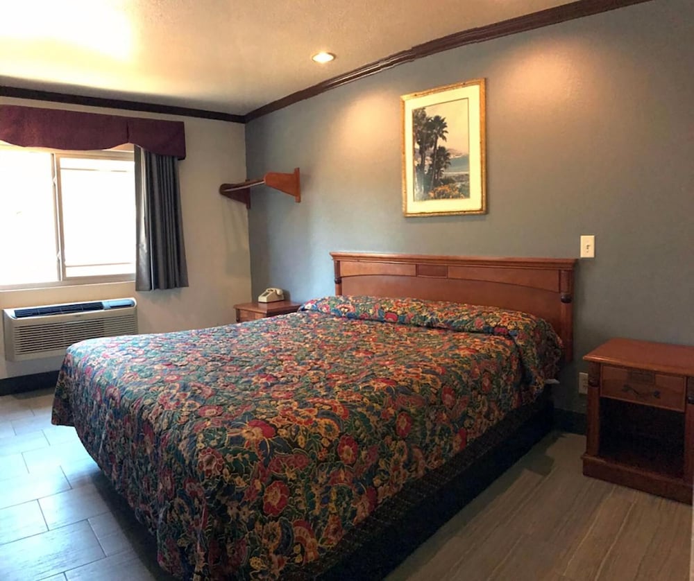 Starlight Inn Canoga Park 24/45