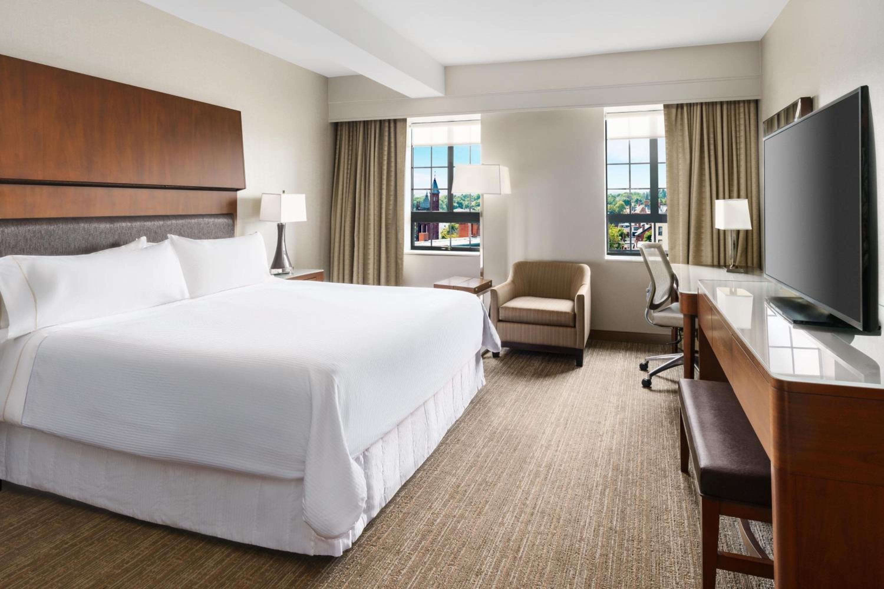 Preferred, King Bed, City View، The Westin Portland Harborview 3/7