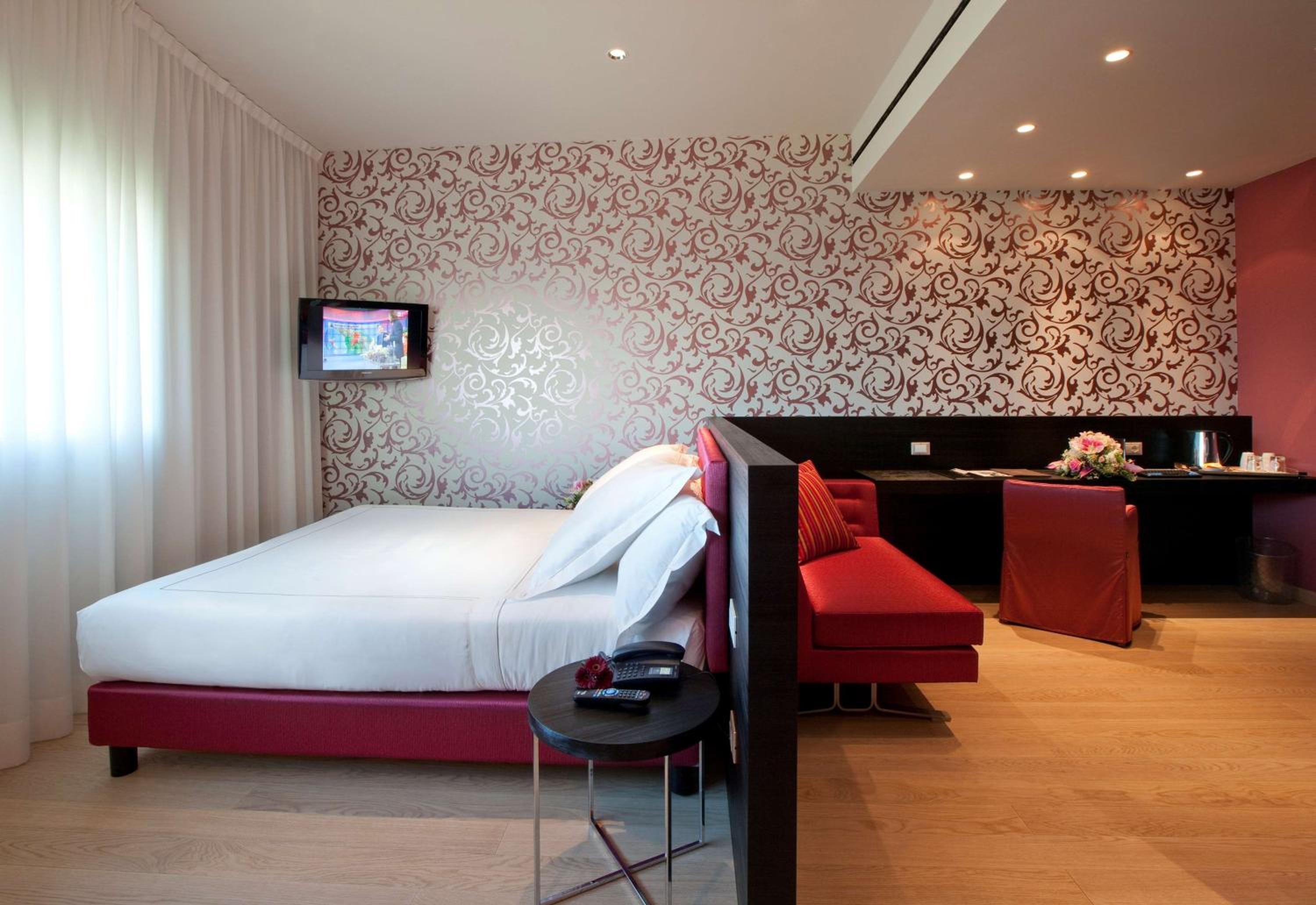 Prestige, Junior Suite, King Bed, Hot Tub