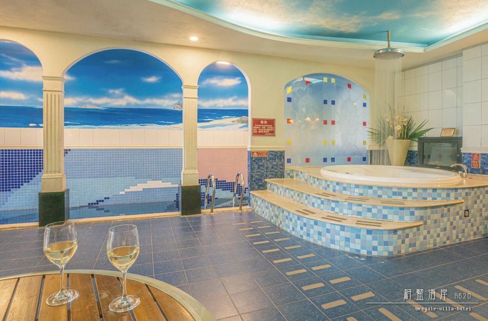 Regale Villa Hotel 66/73