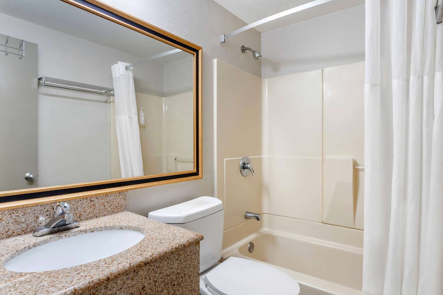 Days Inn by Wyndham Wrightstown 46/50