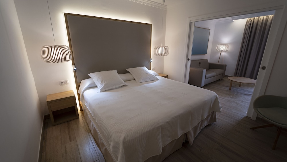 R2 Buganvilla Hotel and Spa 6/33