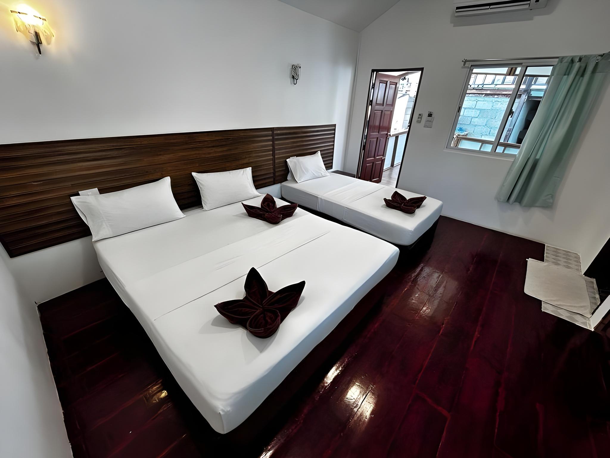 1 Bedroom, Standard, Triple, 2 Double Beds, Balcony