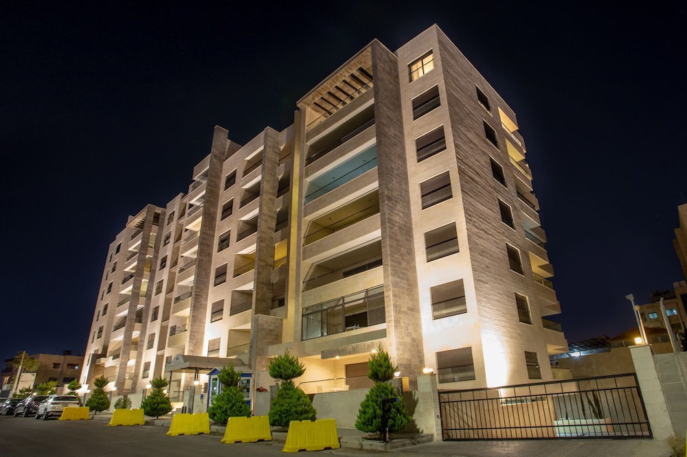 Triple A Hotel Apartment 2/18
