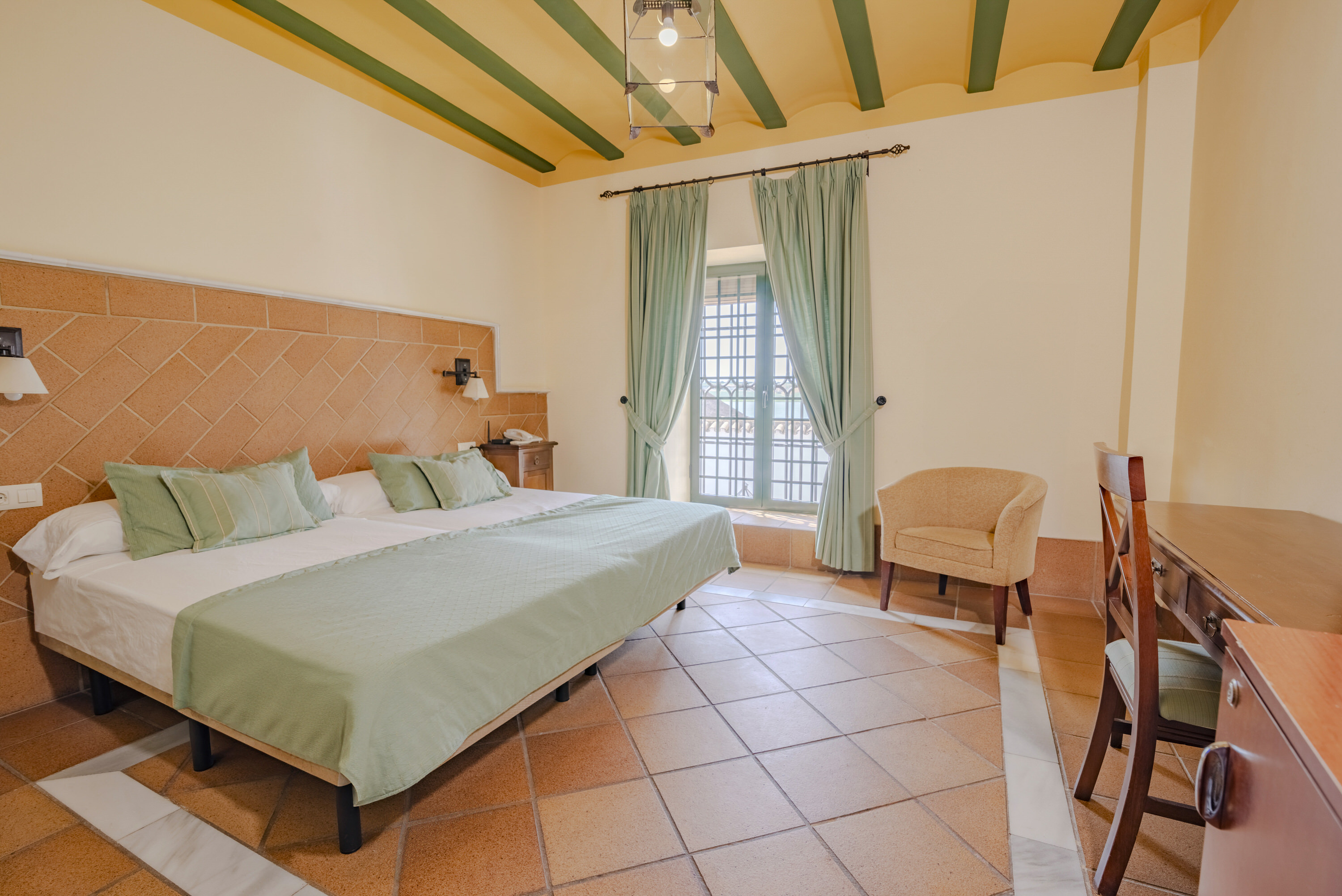 Superior, Twin Beds