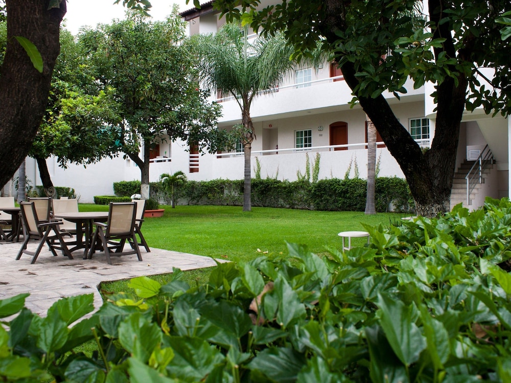 Aurea Hotel And Suites 46/50