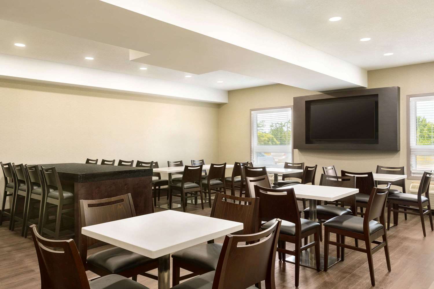 Super 8 by Wyndham Ajax/Toronto On 42/47