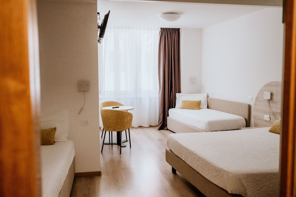 COMFORT, QUADRUPLE, CITY VIEW