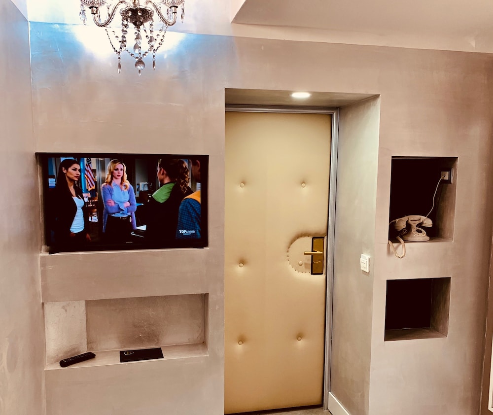 VILLA TOWER INN 27/73