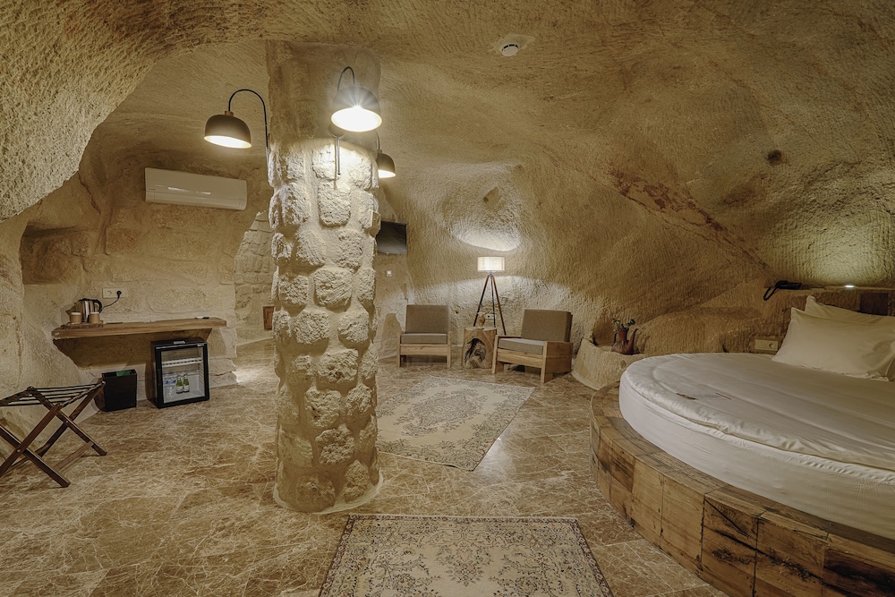 Solem Cave Suites 29/56