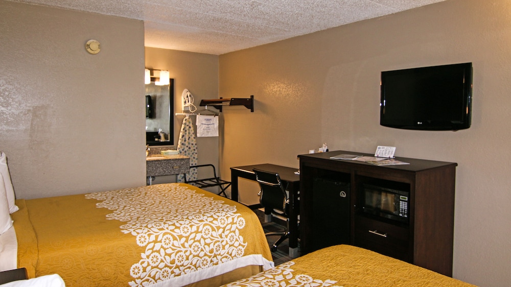 Economy Suites Springfield - I-44 24/43