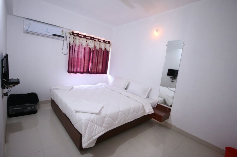 Oyo 10389 Latanand Residency 6/12