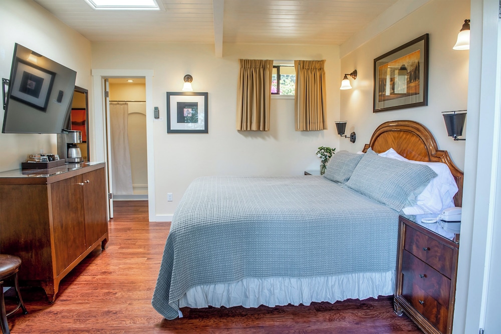 Inn at Buckhorn Cove 12/59