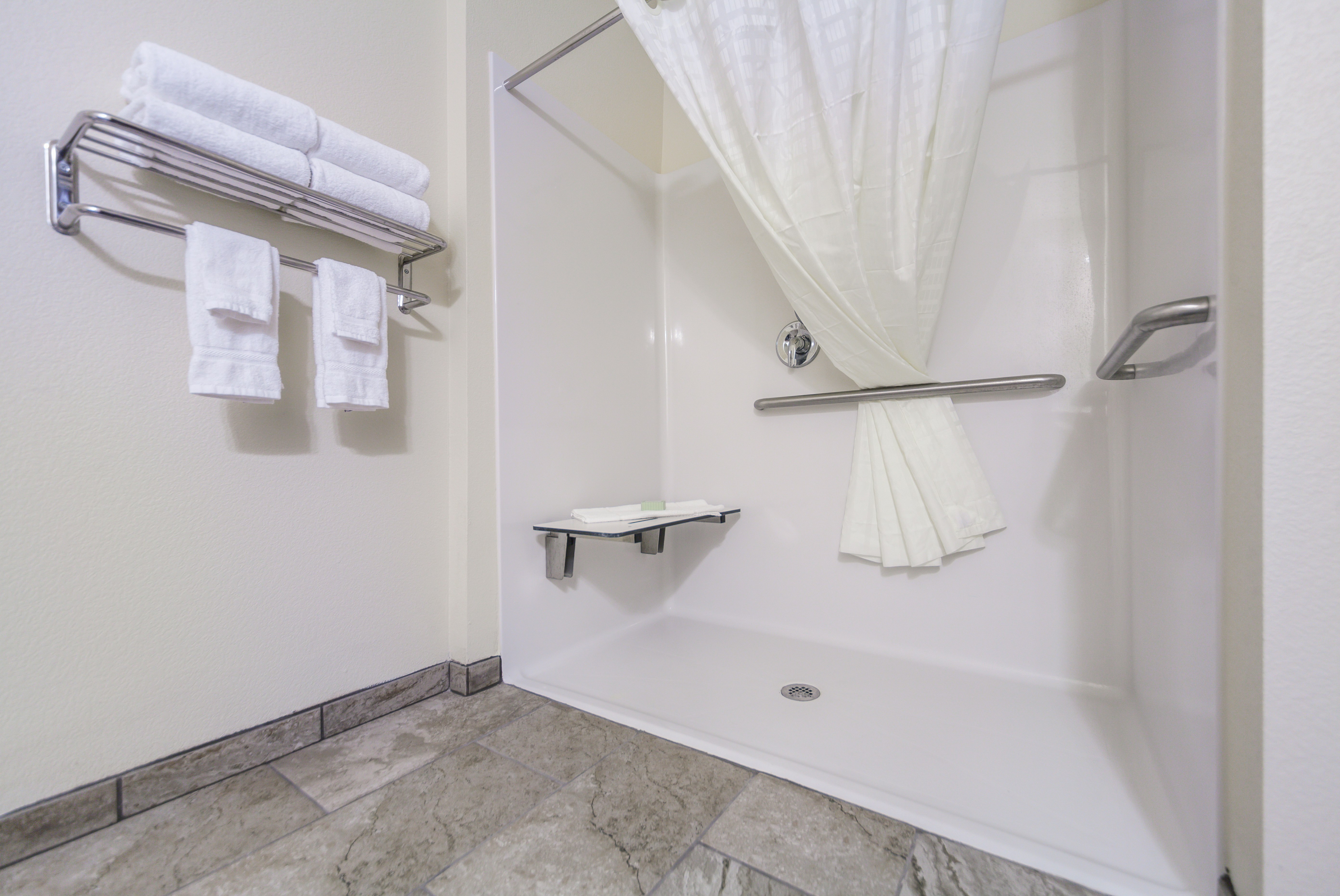 Cobblestone Inn & Suites - Holdrege 43/45