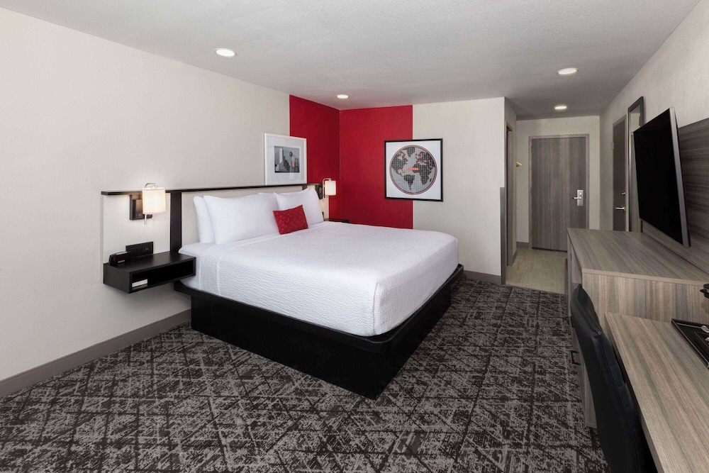 Ramada by Wyndham DFW Airport 8/39