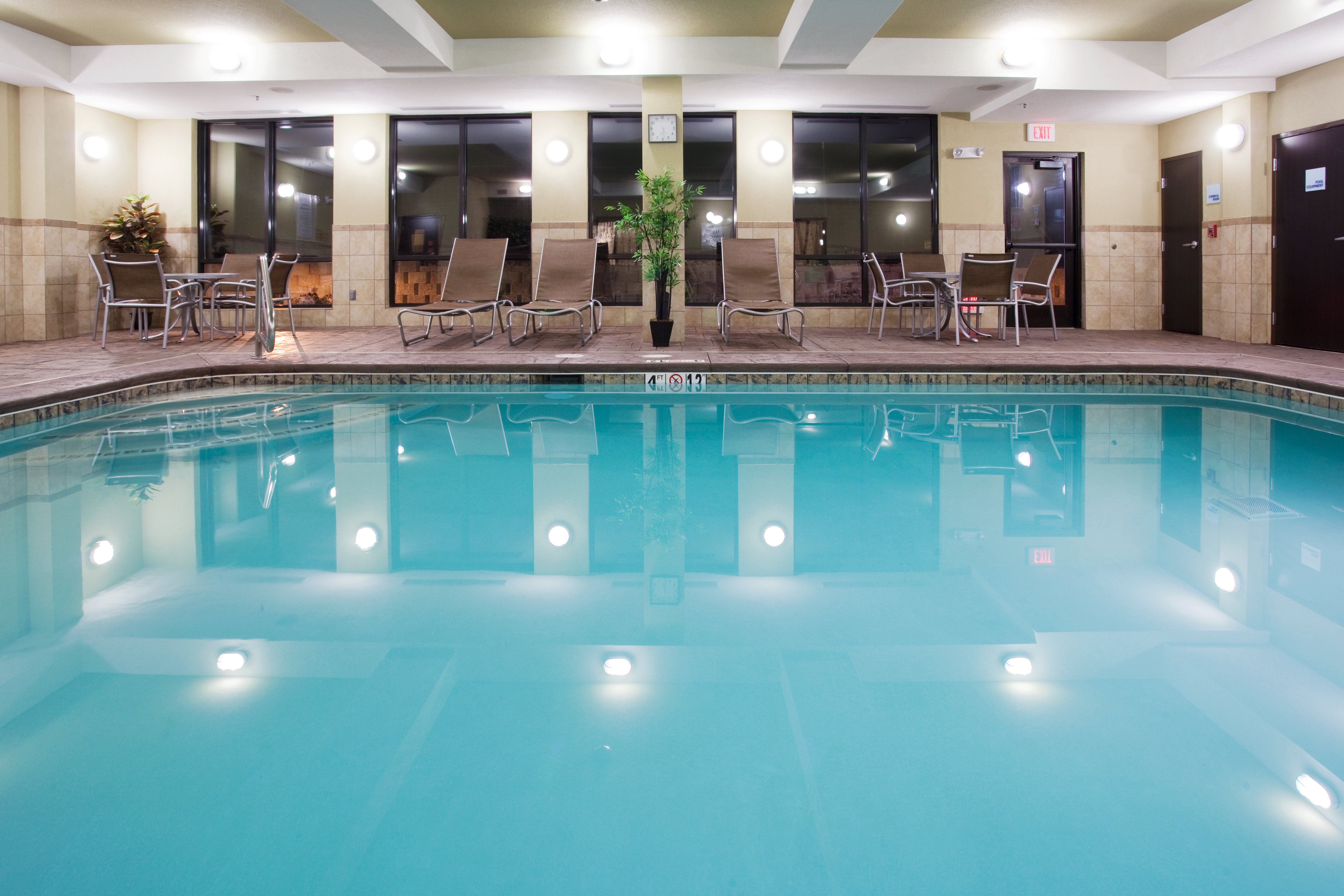 Holiday Inn Express Hotel Suites Richfield 36/62