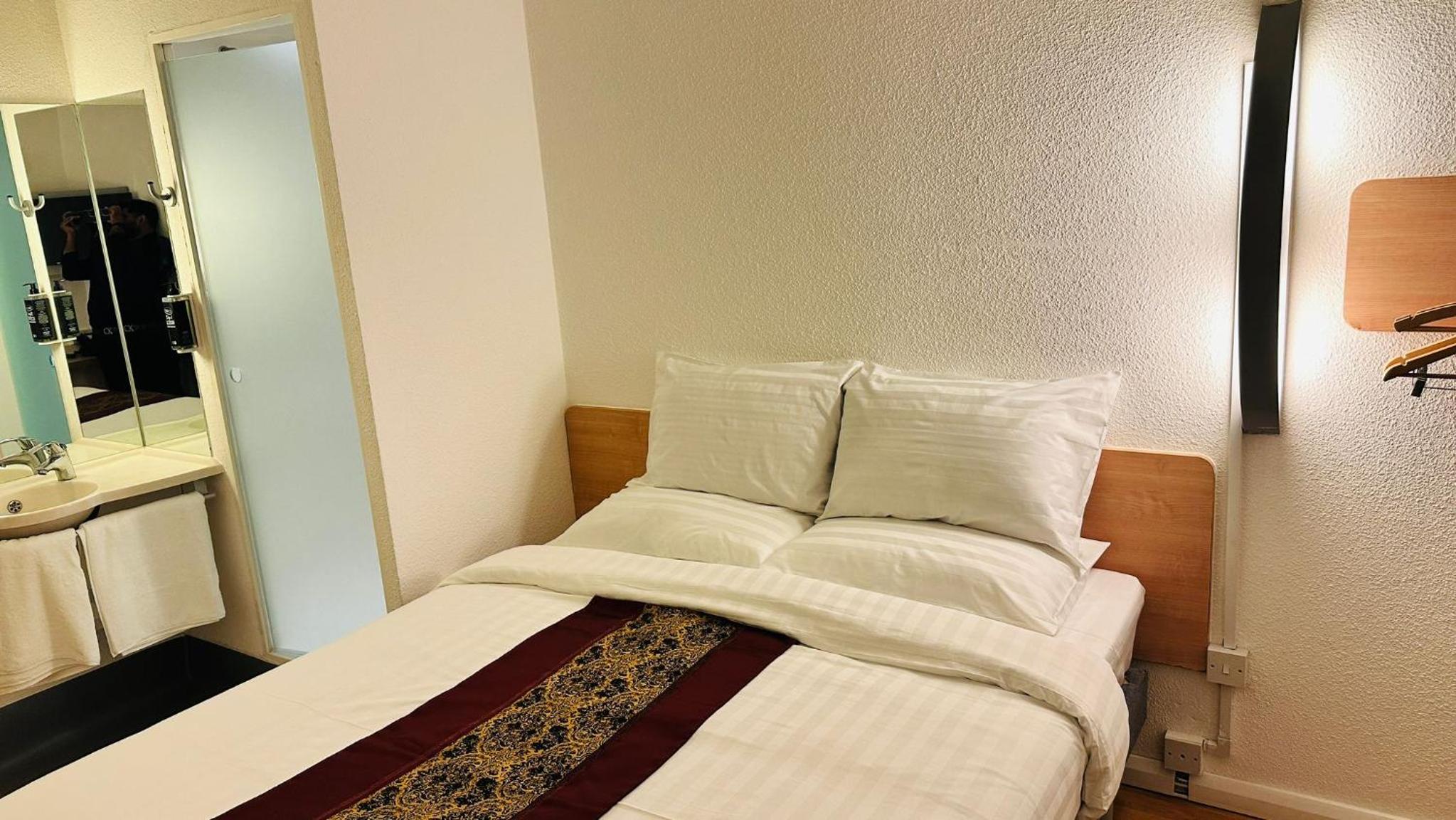 Cambridge Hotel Bradford Central 8/13