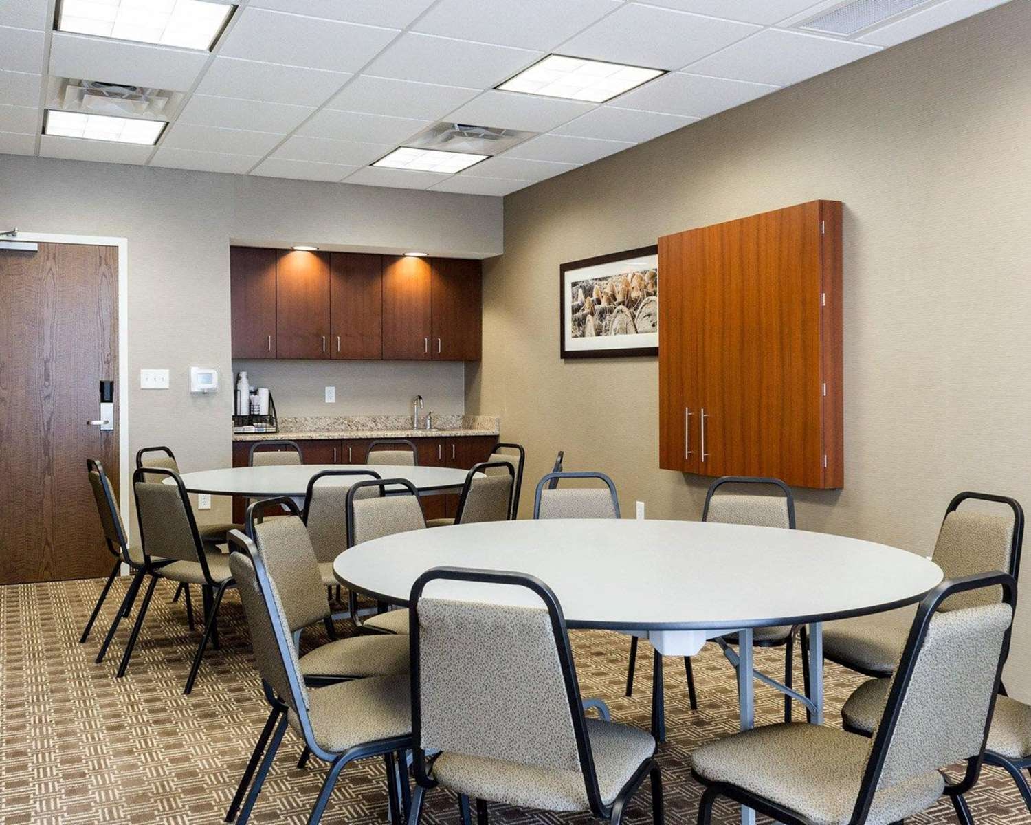 Comfort Inn & Suites Watford City ND 16/18