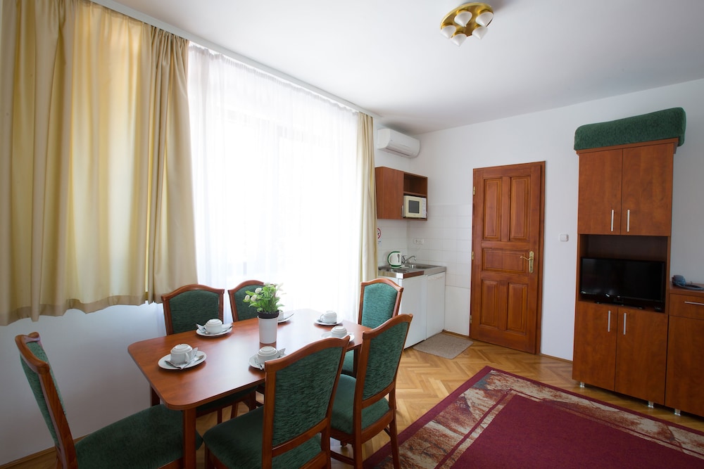 Helios Hotel Pension 41/73
