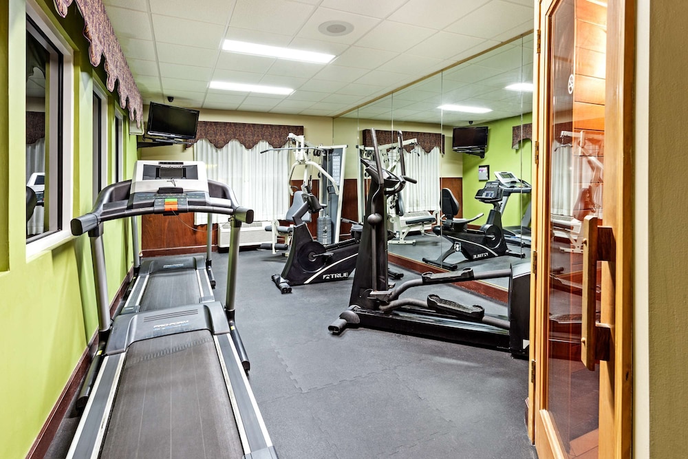 Country Inn and Suites By Radisson Hinesville GA 14/37