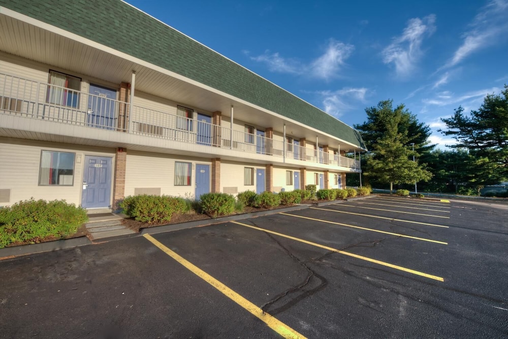 Motel6 Niantic, CT - New London 35/46