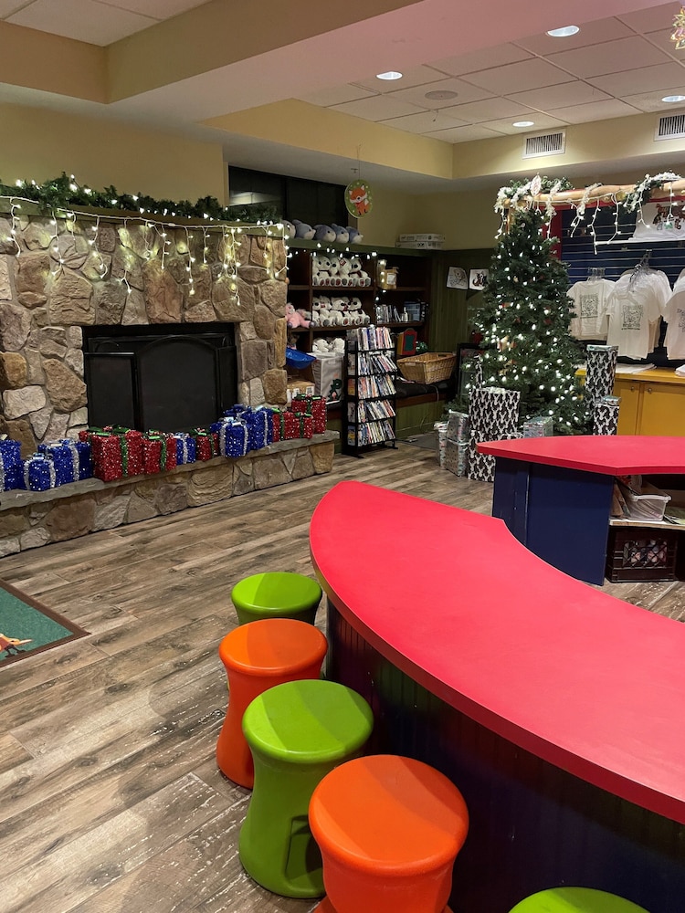 Six Flags Great Escape Lodge Indoor Waterpark 39/50