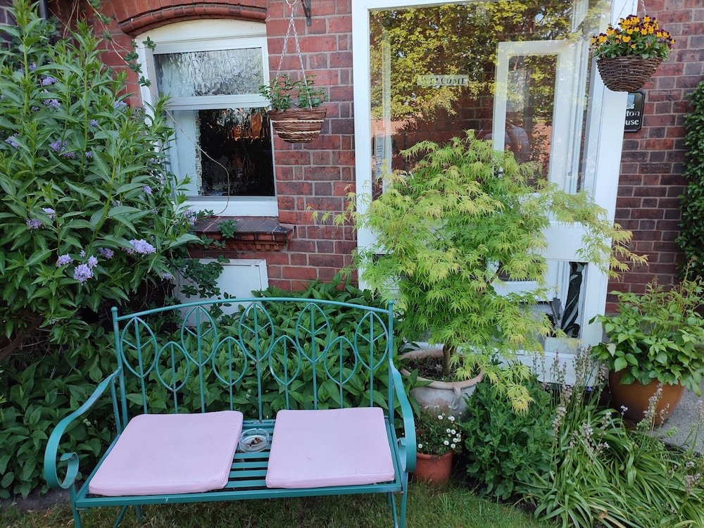 Anton Guest House Bed and Breakfast 39/50