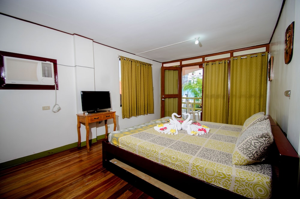 DELUXE, KING BED