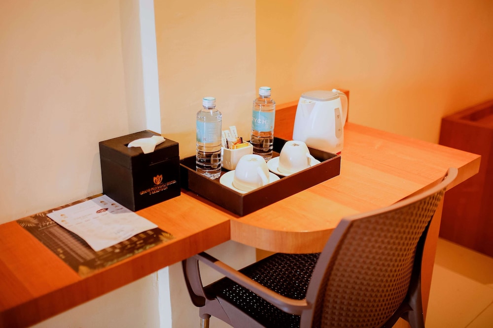 Portola Grand Renggali Hotel 17/25
