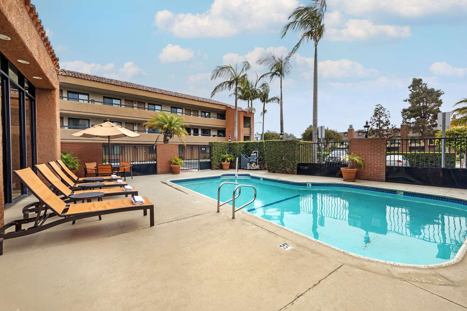 Best Western Plus Redondo Beach Inn 32/34