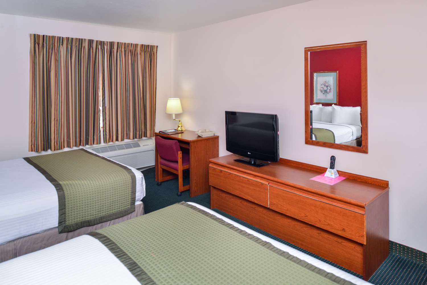 Travelodge Suites By Wyndham Newberg 41/60