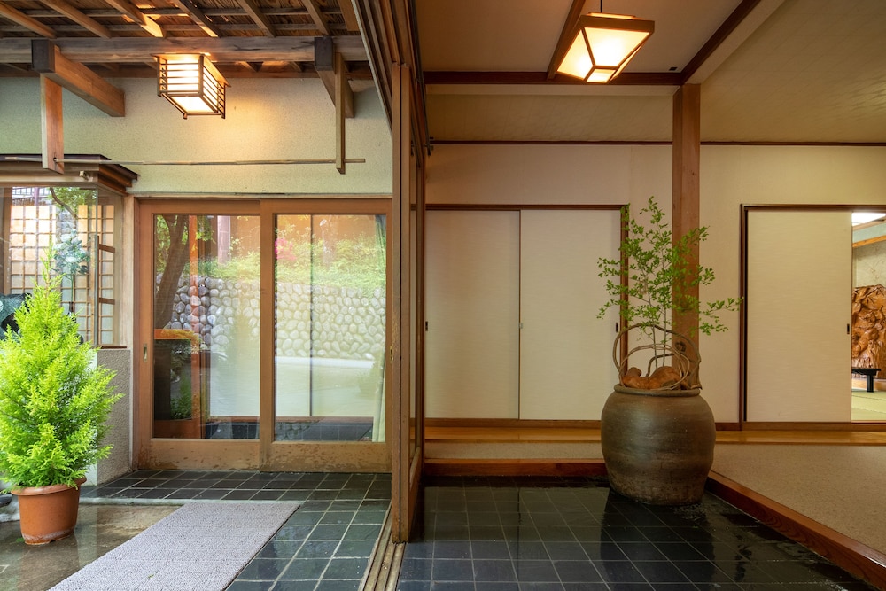 Shima Onsen Kotobukiya Ryokan 4/25