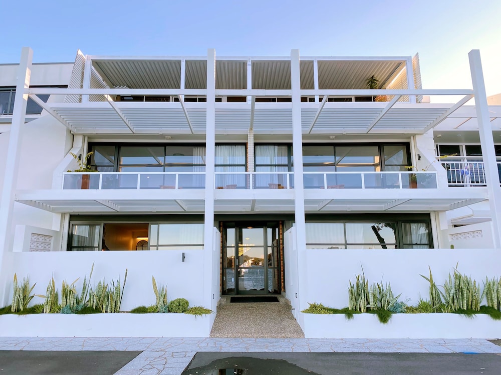 BAY BREEZE BOUTIQUE ACCOMMODATION 2/81