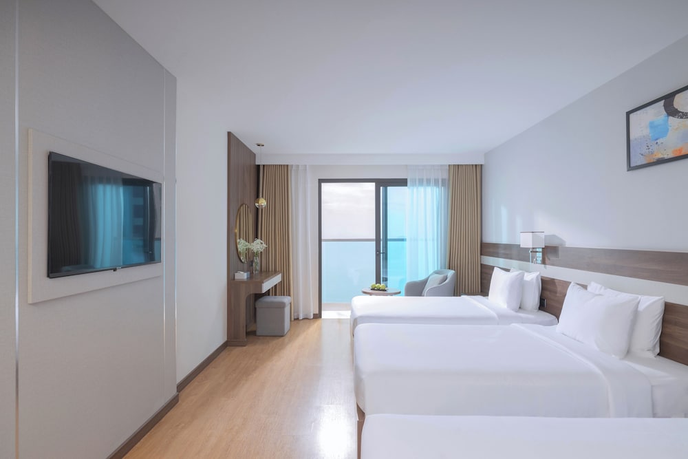 PREMIER, 3 BEDS, OCEAN VIEW, BALCONY