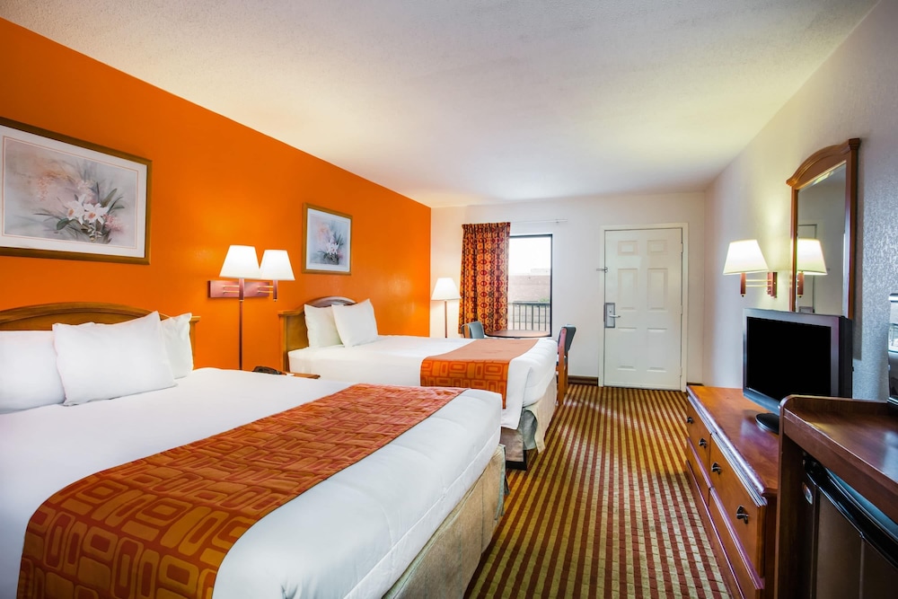 Standard, 2 Queen Beds