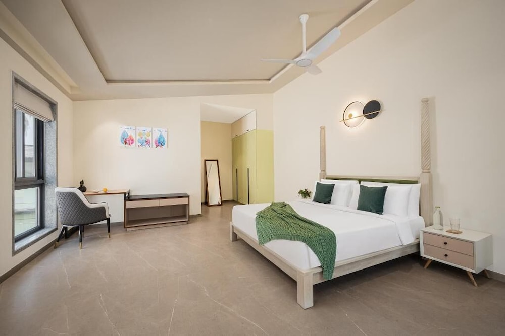 ELIVAAS Cloud 7 4 BHK Villa with Pvt Pool 21/72
